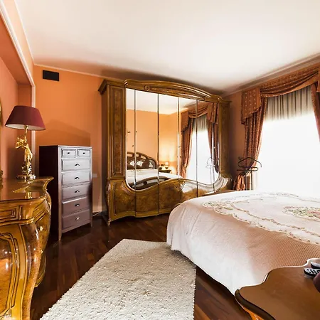 Ambra Villa *