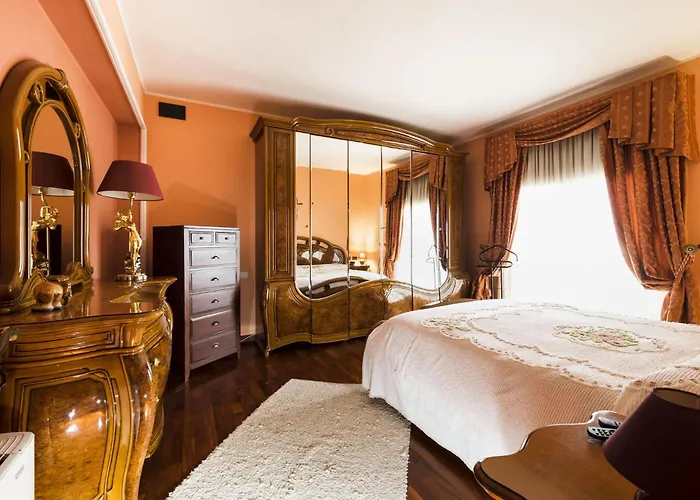 Ambra Villa *